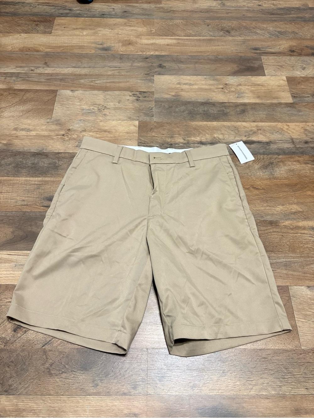 Amazon Essentials Men's Flat-Front Khaki Shorts - Tan